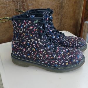DR. MARTENS •girls•black•floral print• Size 3